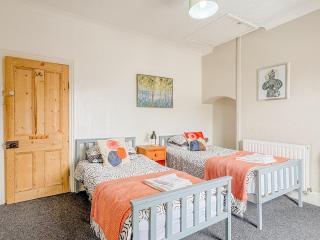 Lovely 3 Bed, long stay discounts, Free Parking - 2