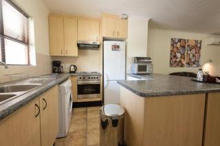 Boetie & Sons Sandton Stay - 8