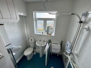 Comfortable 2-Bed Home near Swansea Bay - 9