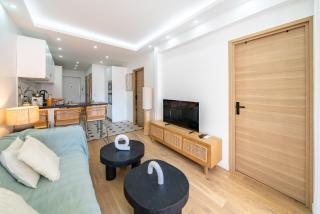 Cannes centre derrière le Martinez - 8