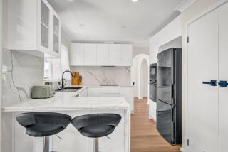 Sienna Arches - Modern Family Haven near Ocean Baths - 9