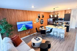 Modern 3BR Townhome Near Disney - 9