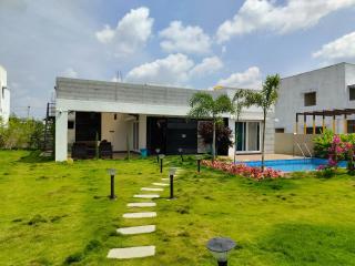 The Garden Escape by StayJadePrivate PoolLawns - 3