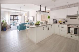 Frank Porter - Fairmont Residence South - 1