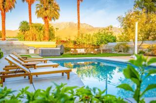 Golden Age Retreat with pool and hot tub - 0