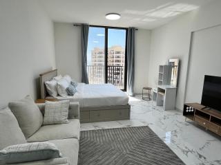 Elegant Studio Living in Al Hamra Village - 7