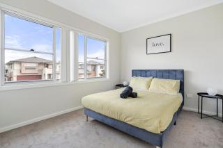 2C5 Abnb-Style Park View, Spacious 6BR, Parking, 7 mins to HomeCo - 3