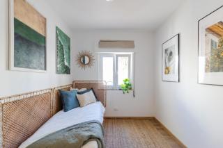 Casa Phoebe - NEW Renovated Burgau Apartment Sleeps 5 - Beach 1 min - 8