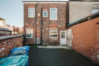 Spacious 6BD Retreat: Homely Comfort & Garden - 6