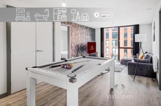 Luxury 2 Bed Flat with Pool Table and Netflix by Vista Stays Short Lets Birmingham - 0