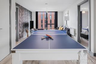 Luxury 2 Bed Flat with Pool Table and Netflix by Vista Stays Short Lets Birmingham - 3