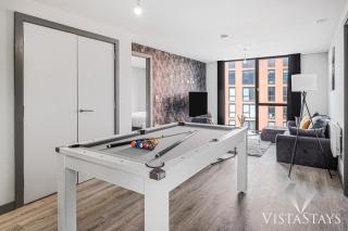 Luxury 2 Bed Flat with Pool Table and Netflix by Vista Stays Short Lets Birmingham - 2