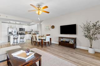 Laketown Wharf 933 - 1