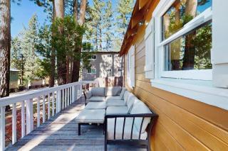 Cozy Bobby Grey Manor - 6