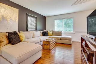 Cabin with Halstead Bay Access Hot Tub, Sauna, Dock - 9