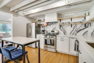 Cabin with Halstead Bay Access Hot Tub, Sauna, Dock - 8