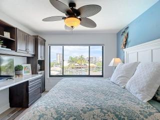 Waterfront Condo - Huge Pool & Across from Beach - 9