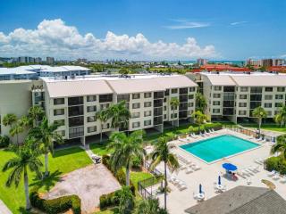 Waterfront Condo - Huge Pool & Across from Beach - 4
