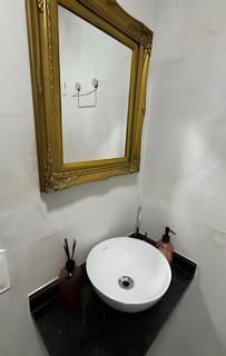 Downtown - close to everything! Up to 5 people in comfort - 3