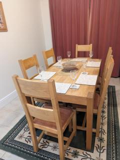 Central to town, 4 bedrooms, sleeps 7, parking for 4 plus cars - 8