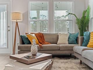 Mins to Beach|King Beds|Firepit|Wi-Fi|Gameroom! - 3