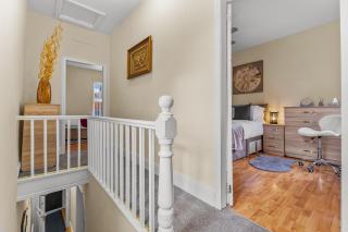 Manchester Seymour Escape Spacious 4BR Home for 8 - 1