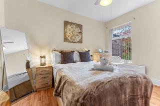 Manchester Seymour Escape Spacious 4BR Home for 8 - 0