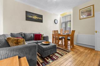 Manchester Seymour Escape Spacious 4BR Home for 8 - 4