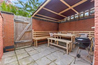 Manchester Seymour Escape Spacious 4BR Home for 8 - 2