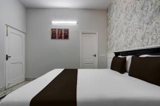 Hotel O The Classic Crown Hotel & Resort - 5
