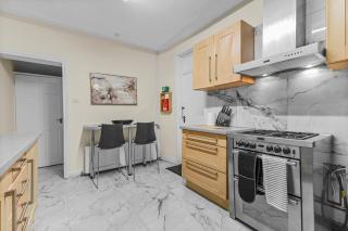 Manchester Seymour Escape Spacious 4BR Home for 8 - 5