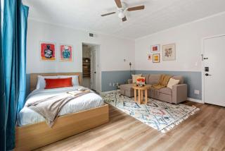 Parkfront Bloom- SALE Newly Furnished Across Park - 9