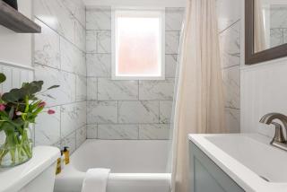 Parkfront Bloom- SALE Newly Furnished Across Park - 7