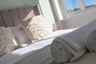 Spacious 4 Bed House in Exhall, Sleeps 7 - 2