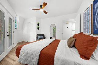 Unique Dome Retreat with Deck 1 mile to UF Stadium - 2