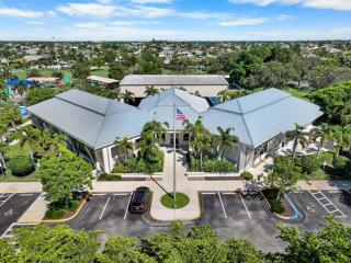 Stylish waterfront home with pool and private dock - 3