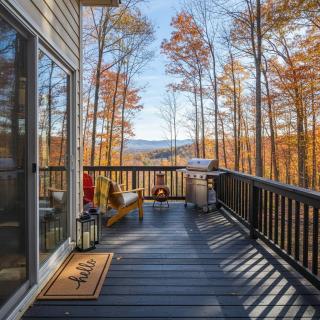 Romantic Beech Mountain Cottage with Hot Tub - 8