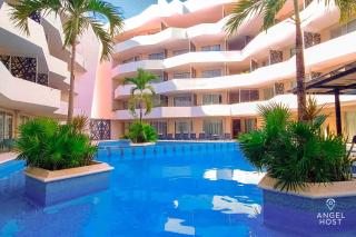 Resort style Stay WiFi Work Desk Gym and 2 Pools - 4