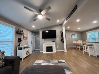 Beautiful 3 BR Near Town & Beach w King Bed - 0