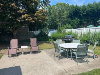 Beautiful 3 BR Near Town & Beach w King Bed - 7