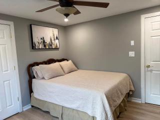 Beautiful 3 BR Near Town & Beach w King Bed - 2