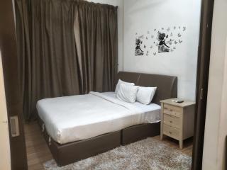 Tarragon Family Suite Apartment - 2