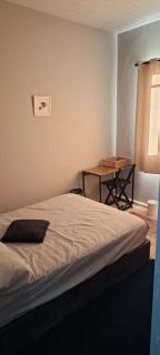 Pequeno quarto no coração de Curitiba - 0