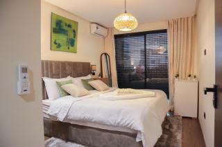 R107- Incredible 1BR Apartment with King size bed and Green Balcony - 4