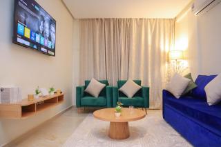 R107- Incredible 1BR Apartment with King size bed and Green Balcony - 3