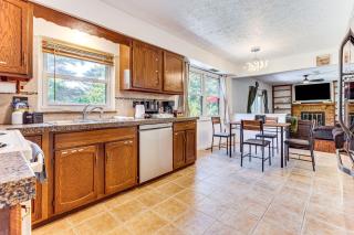 Shop, Golf and Explore Home 14 Mi to Columbus! - 5