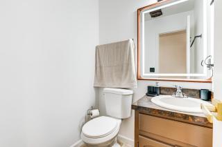 Shop, Golf and Explore Home 14 Mi to Columbus! - 2