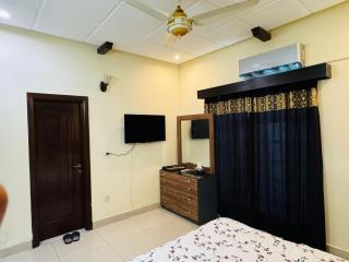 Crest View Guest House Islamabad - 4