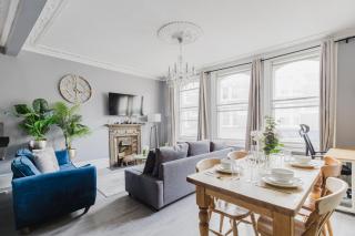 Elegant Fulham & Chelsea 3BD House - Sleeps 8 - Jacuzzi - Roof Terrace - Under New Management - 1