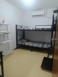 Tony's City Centered Budget Room - 5